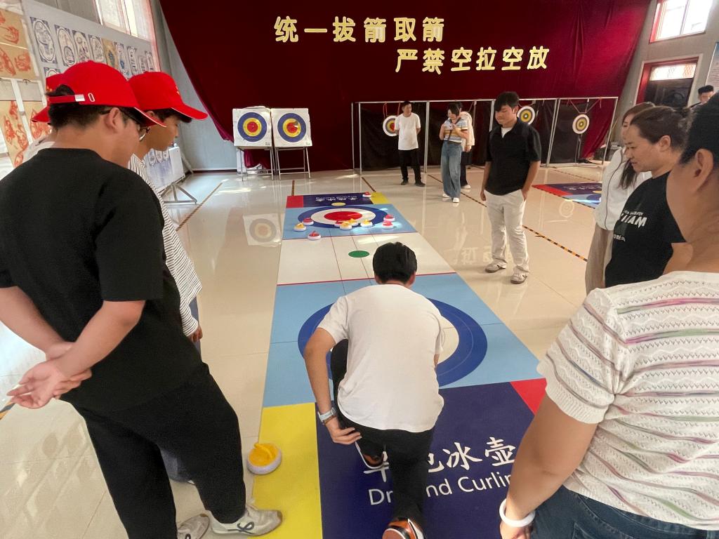 化工工程系走进高新区第一小学开展民族特色体验活动