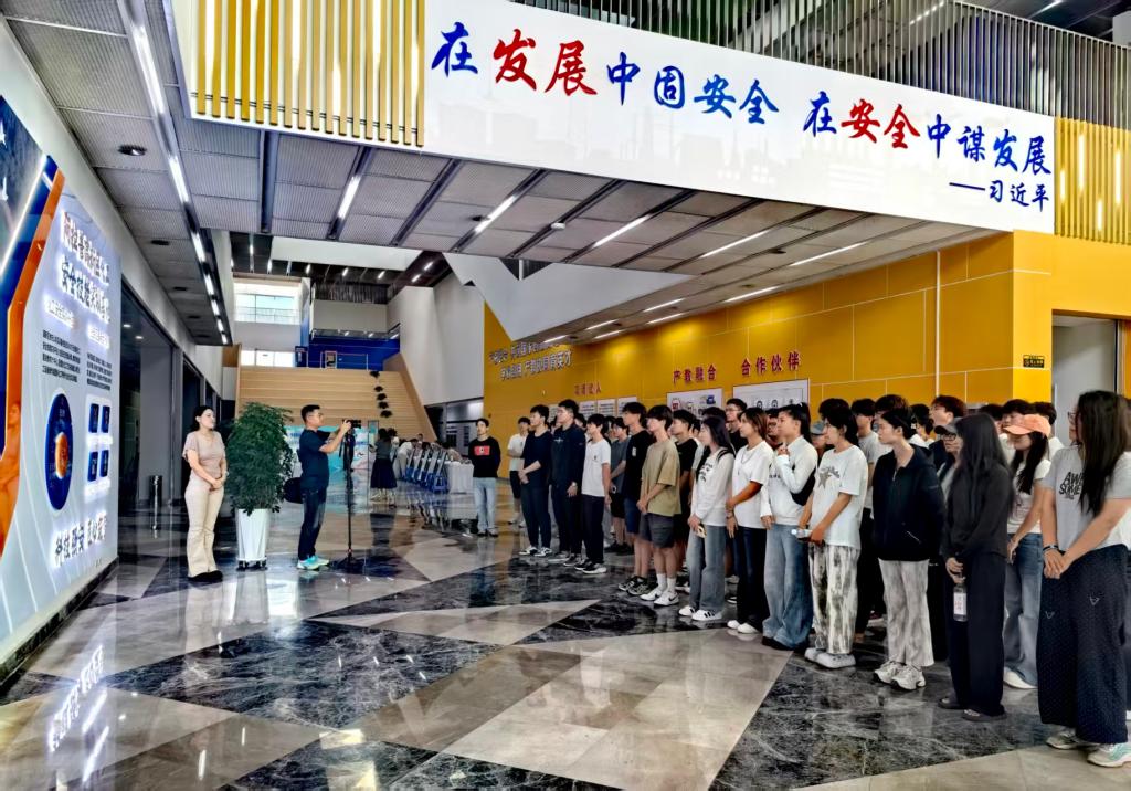 化工工程系组织2025级学生走进公共实训基地开展实践学习