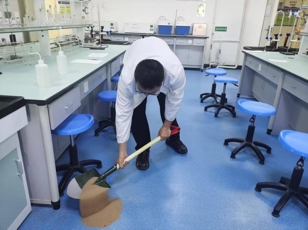 以练筑防 安全护航 —— 化工工程系开展化学药品泄漏专项应急演练