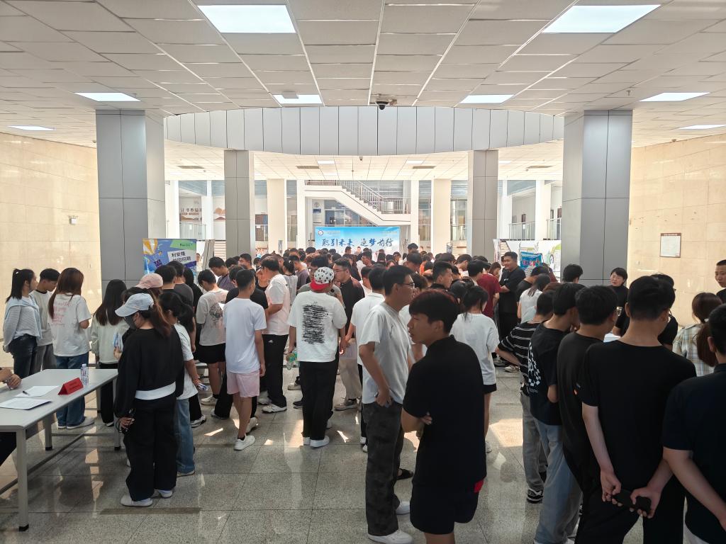 化工工程系举办“职引未来 逐梦前行”校园招聘会
